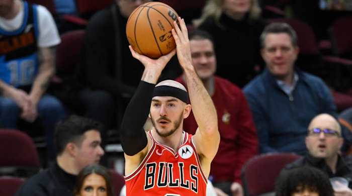 Chicago Bulls guard Alex Caruso shoots in the fourth quarter against the Cleveland Cavaliers at Rocket Mortgage FieldHouse in Cleveland, Ohio, on Jan 15, 2024.
